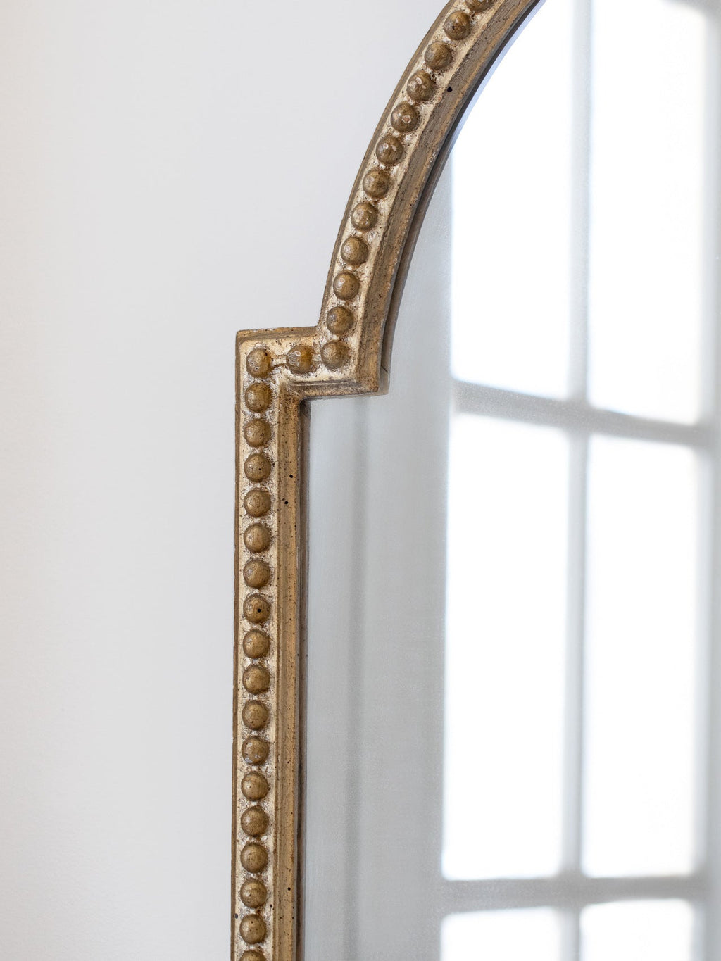 Arched Elegant Wall Mirror | Kelmera