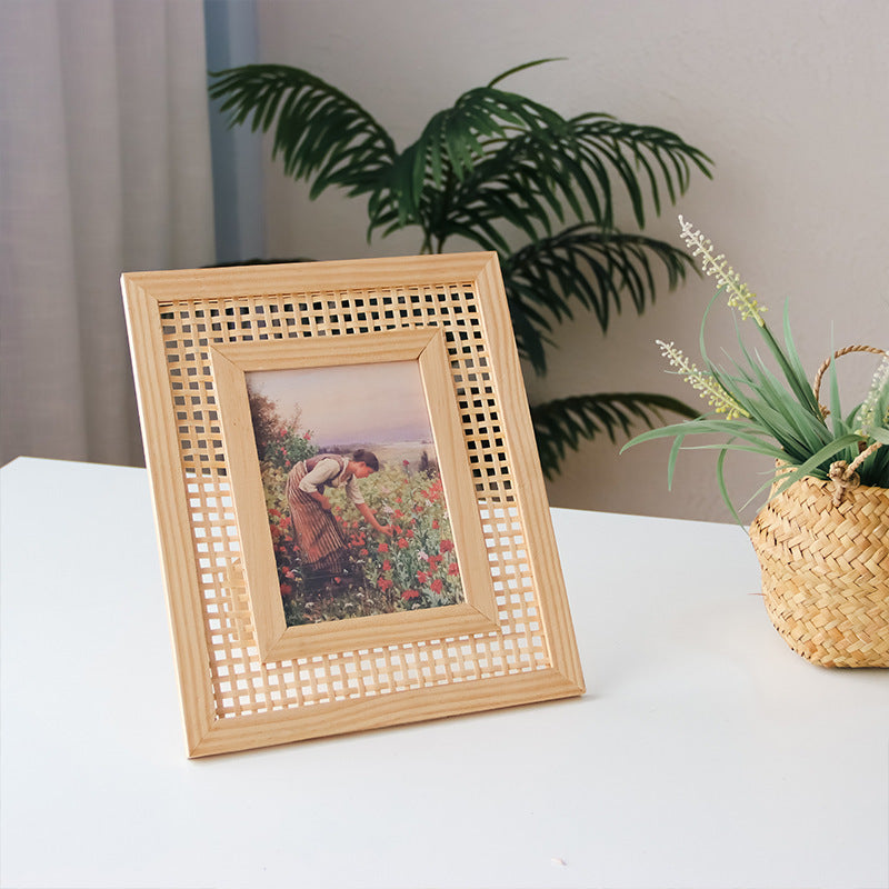 Artful Picture Frame in Rattan Design | Kelmera