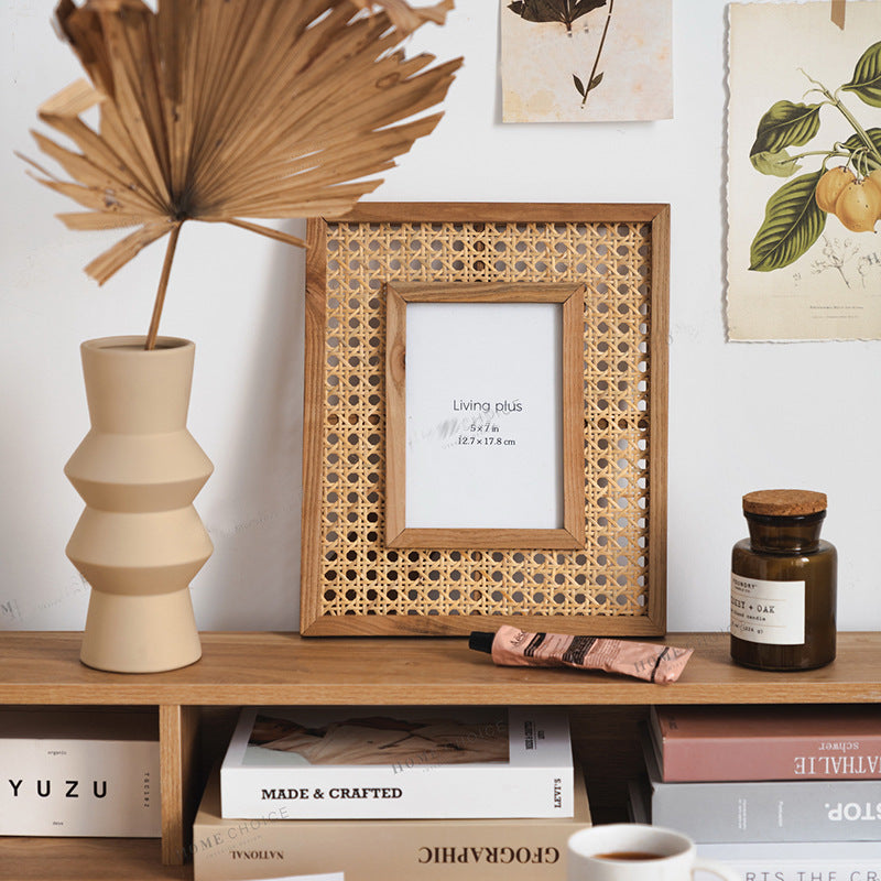 Artful Picture Frame with Fine Rattan Pattern | Kelmera