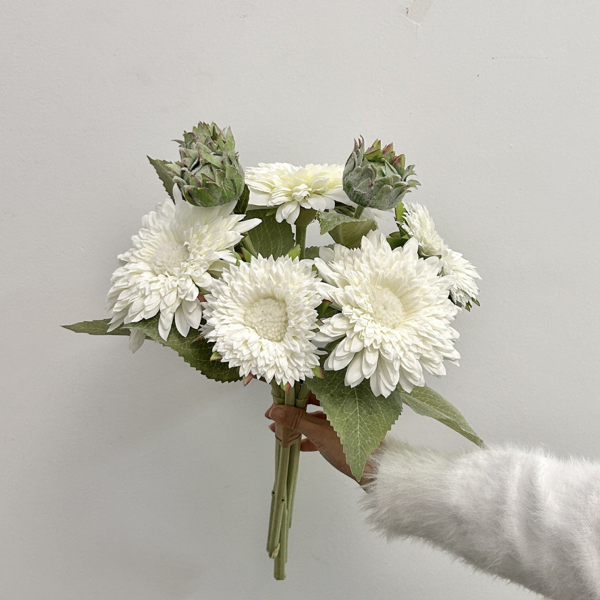 Artificial Bouquet with Detail-Loving Flowers and Leaves | Kelmera