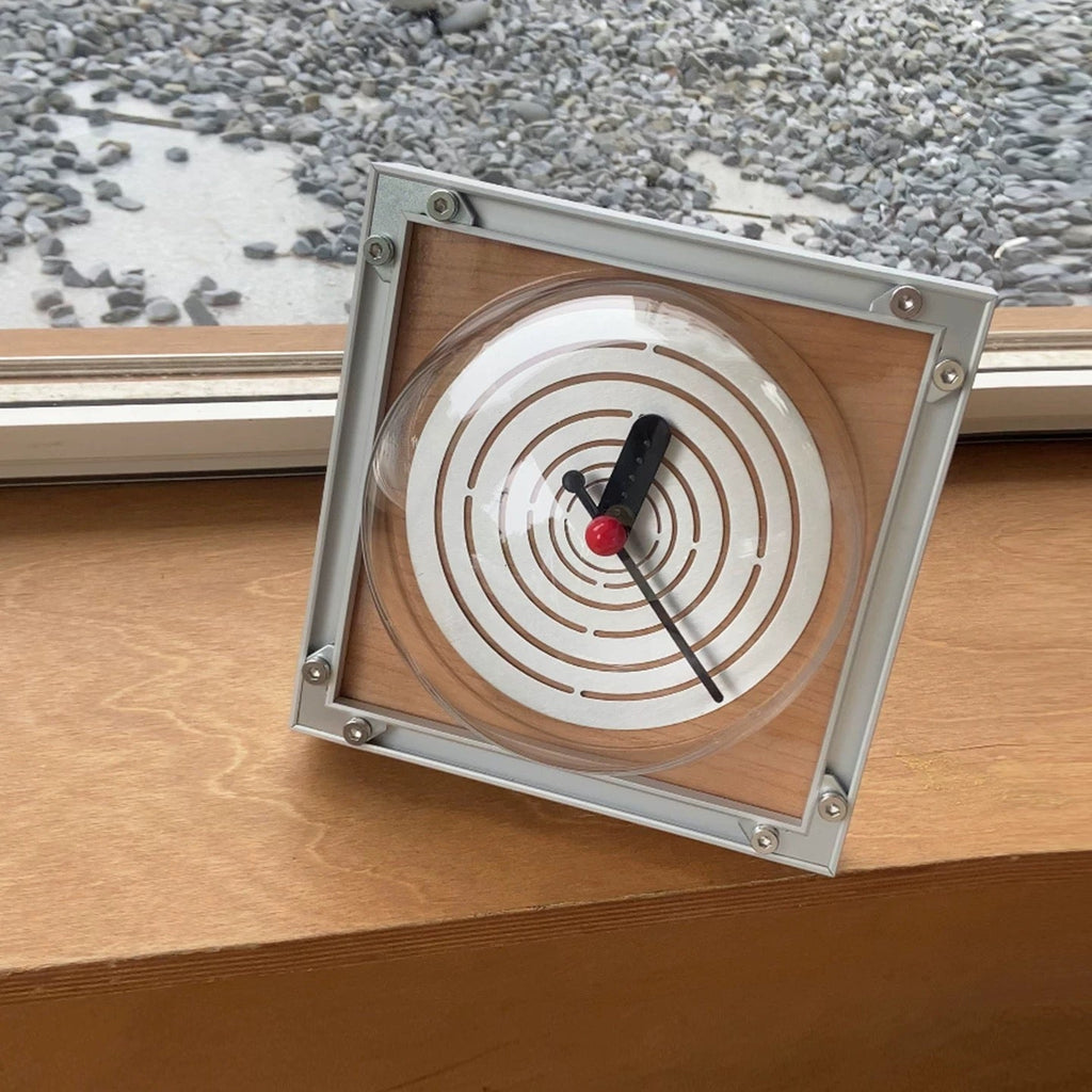 Clyndia Table Clock