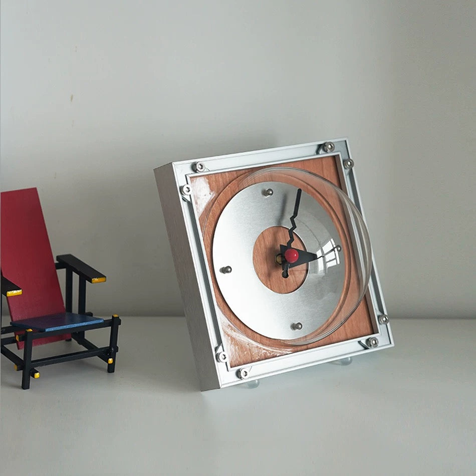 Clyndia Table Clock