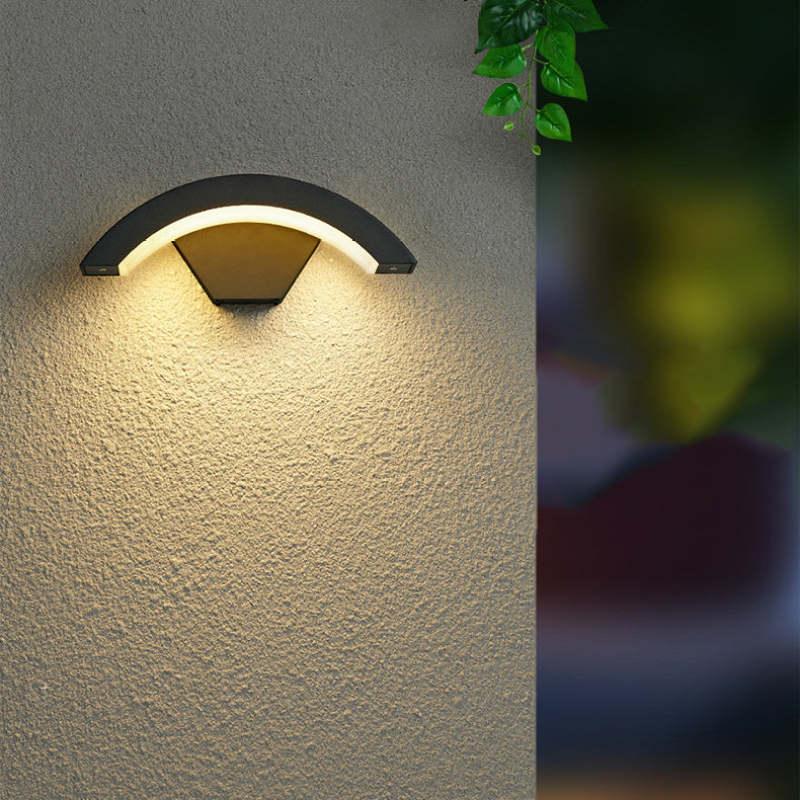 Cornisa Outdoor Wall Lamp