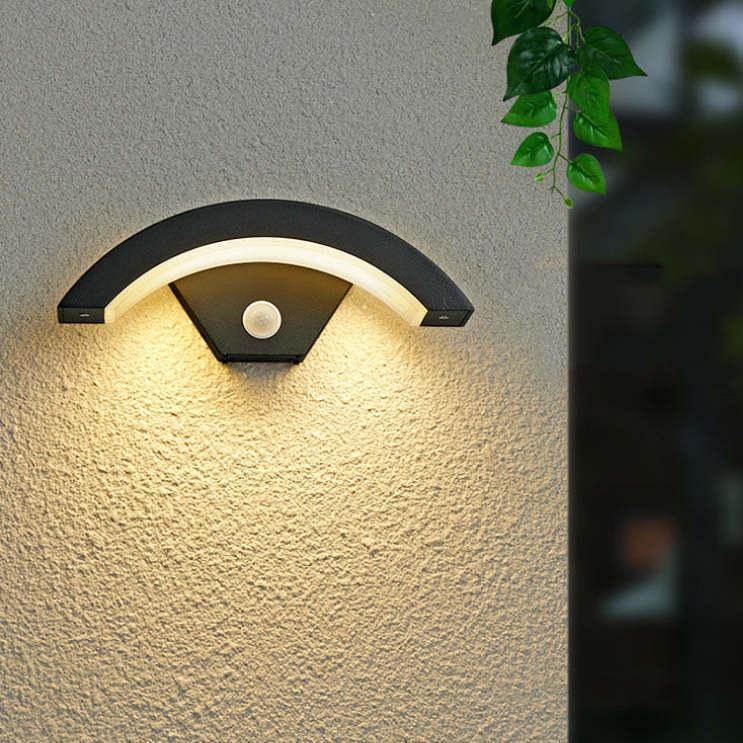 Cornisa Outdoor Wall Lamp
