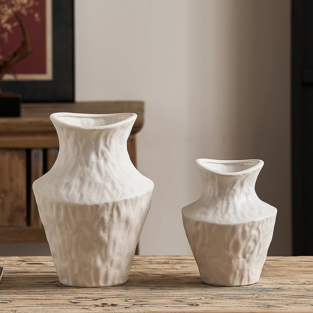 Curved Ceramic Vase | Kelmera