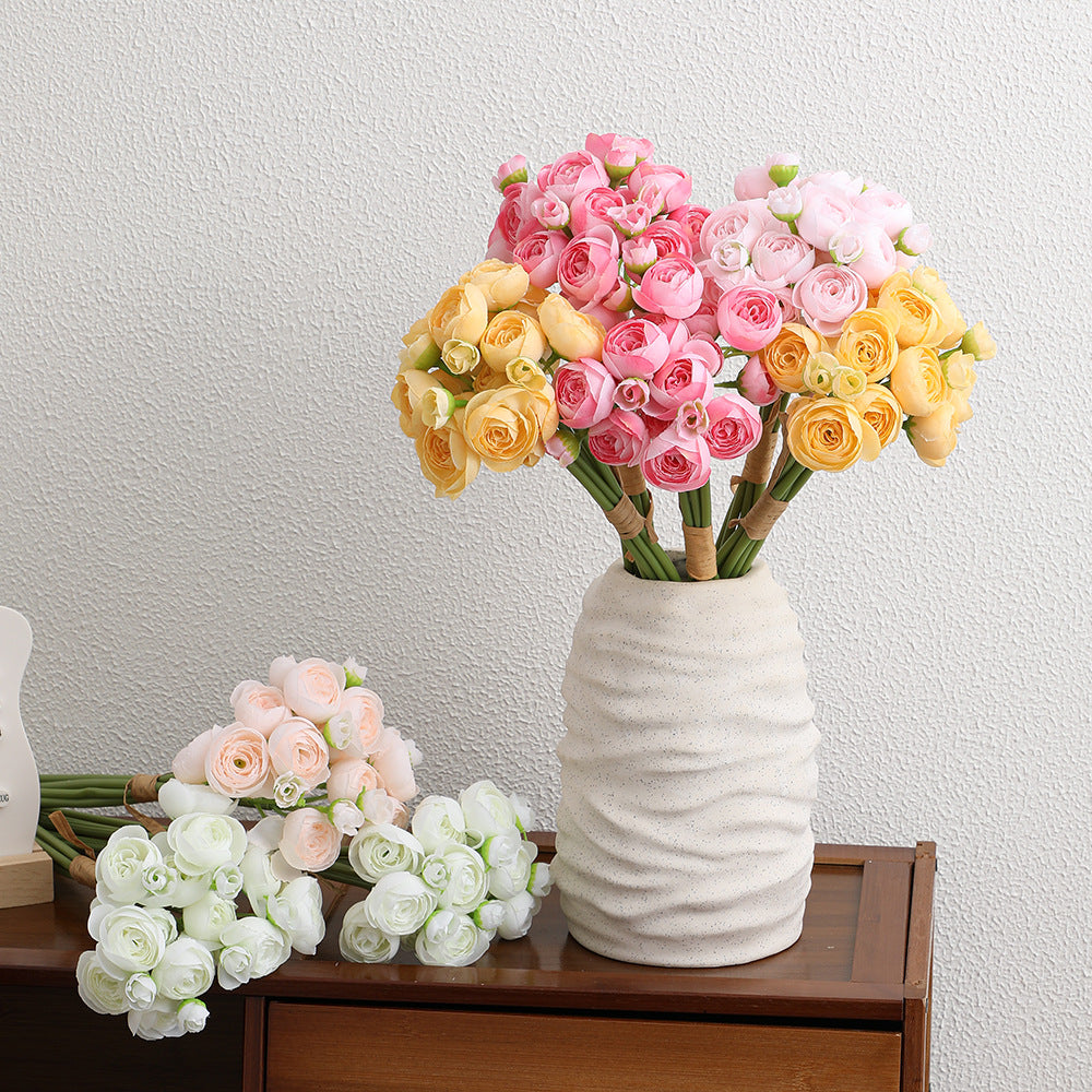 Decorative Art Bouquet with Elegant Roses | Kelmera