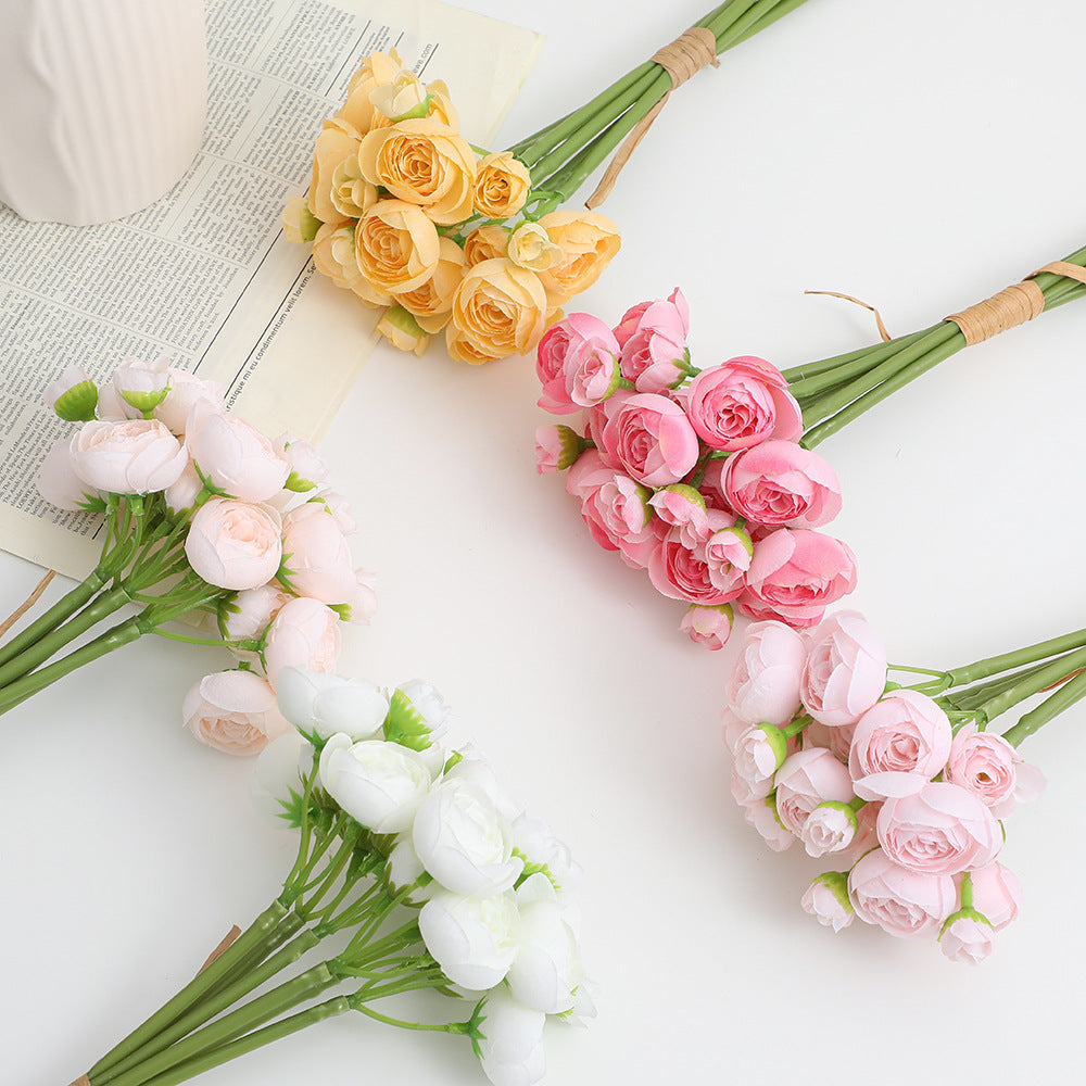 Decorative Art Bouquet with Elegant Roses | Kelmera