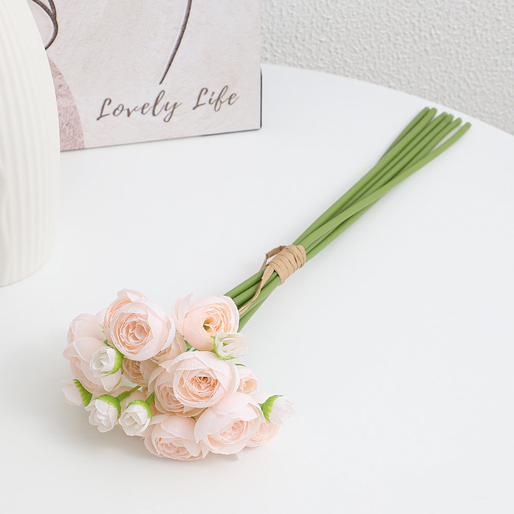 Decorative Art Bouquet with Elegant Roses | Kelmera