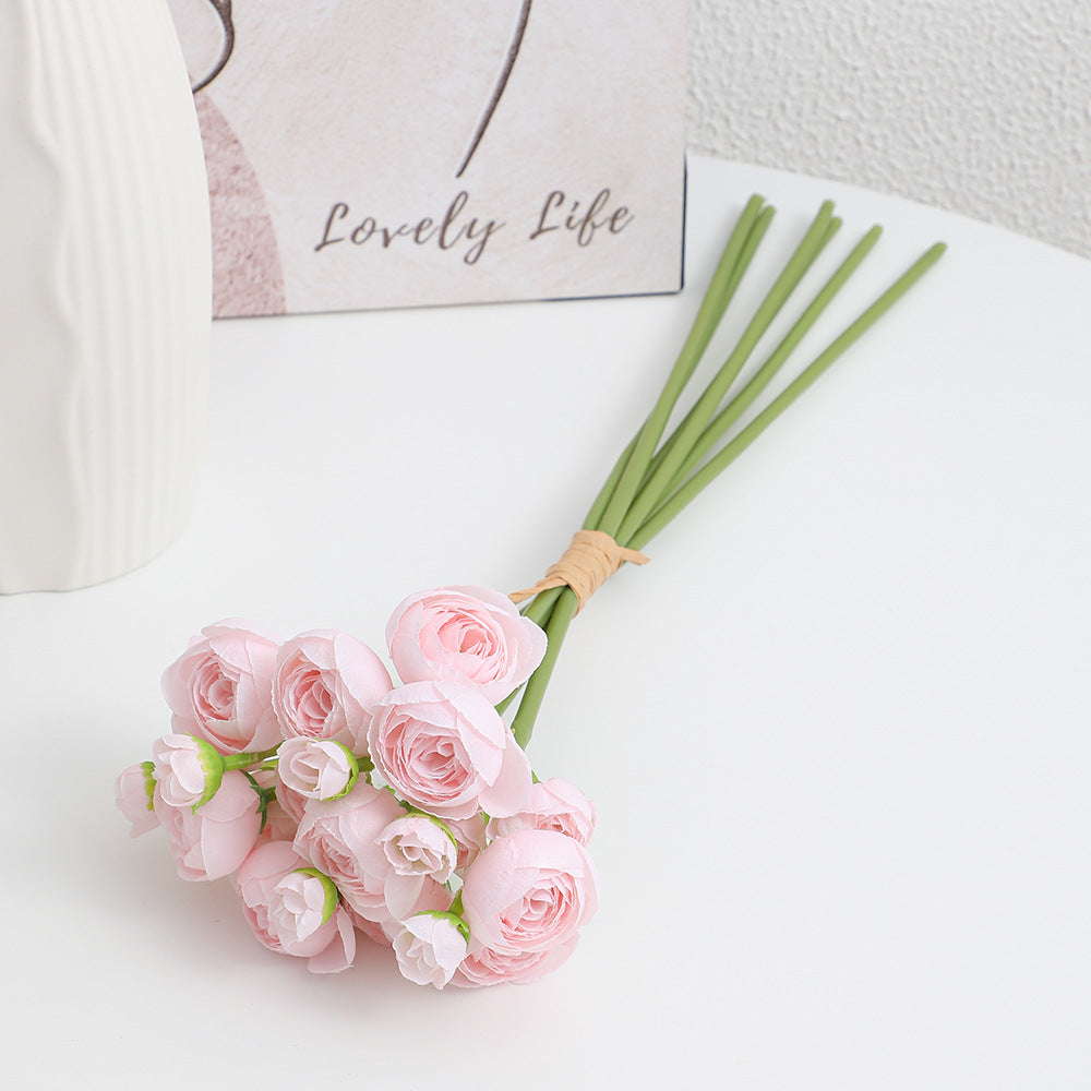 Decorative Art Bouquet with Elegant Roses | Kelmera