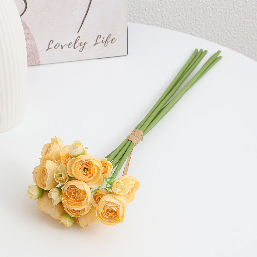 Decorative Art Bouquet with Elegant Roses | Kelmera