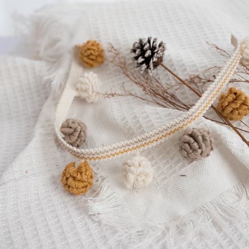 Decorative Border with Pompons | Kelmera
