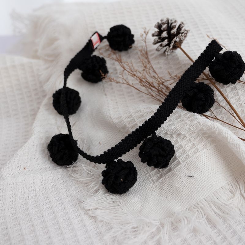 Decorative Border with Pompons | Kelmera
