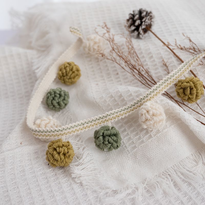 Decorative Border with Pompons | Kelmera