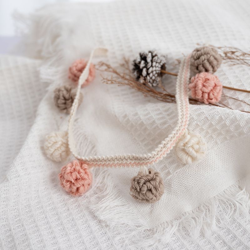 Decorative Border with Pompons | Kelmera