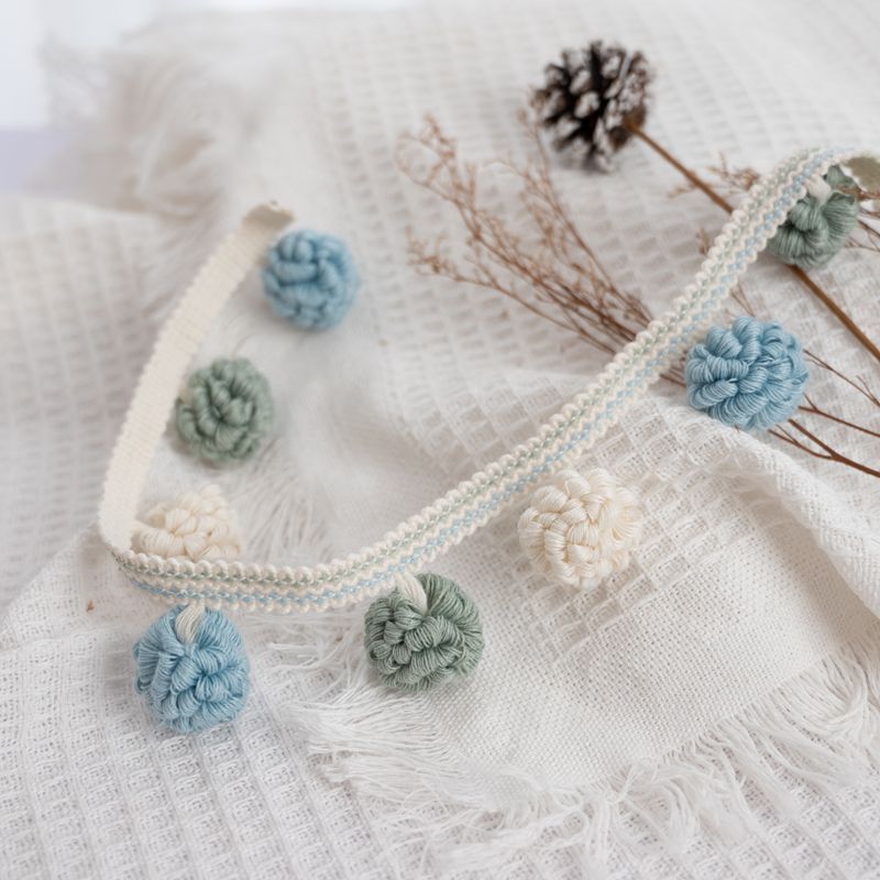 Decorative Border with Pompons | Kelmera