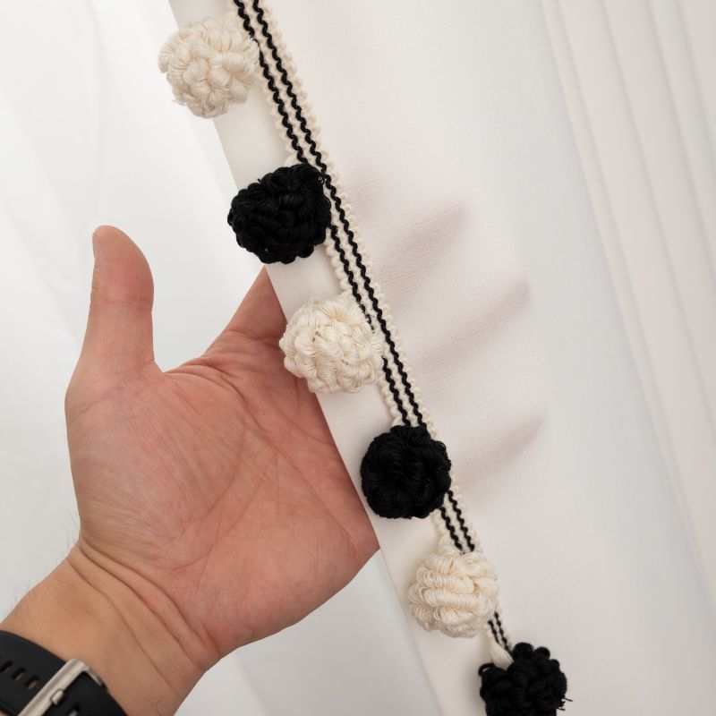Decorative Border with Pompons | Kelmera