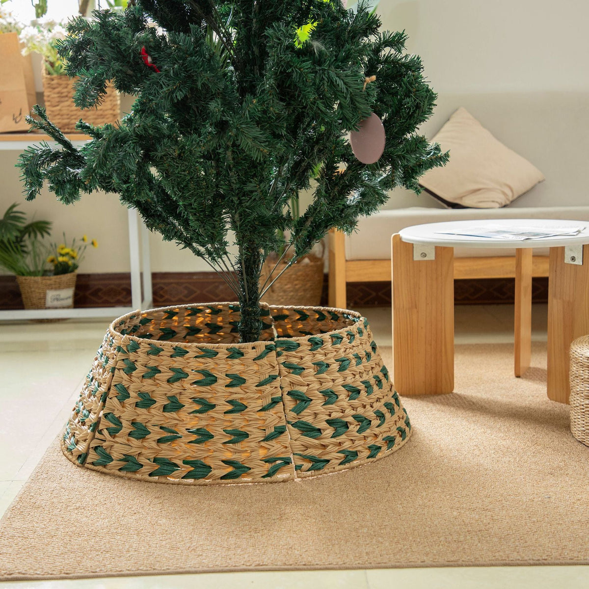 Decorative Christmas Tree Stand made of Wicker | Kelmera
