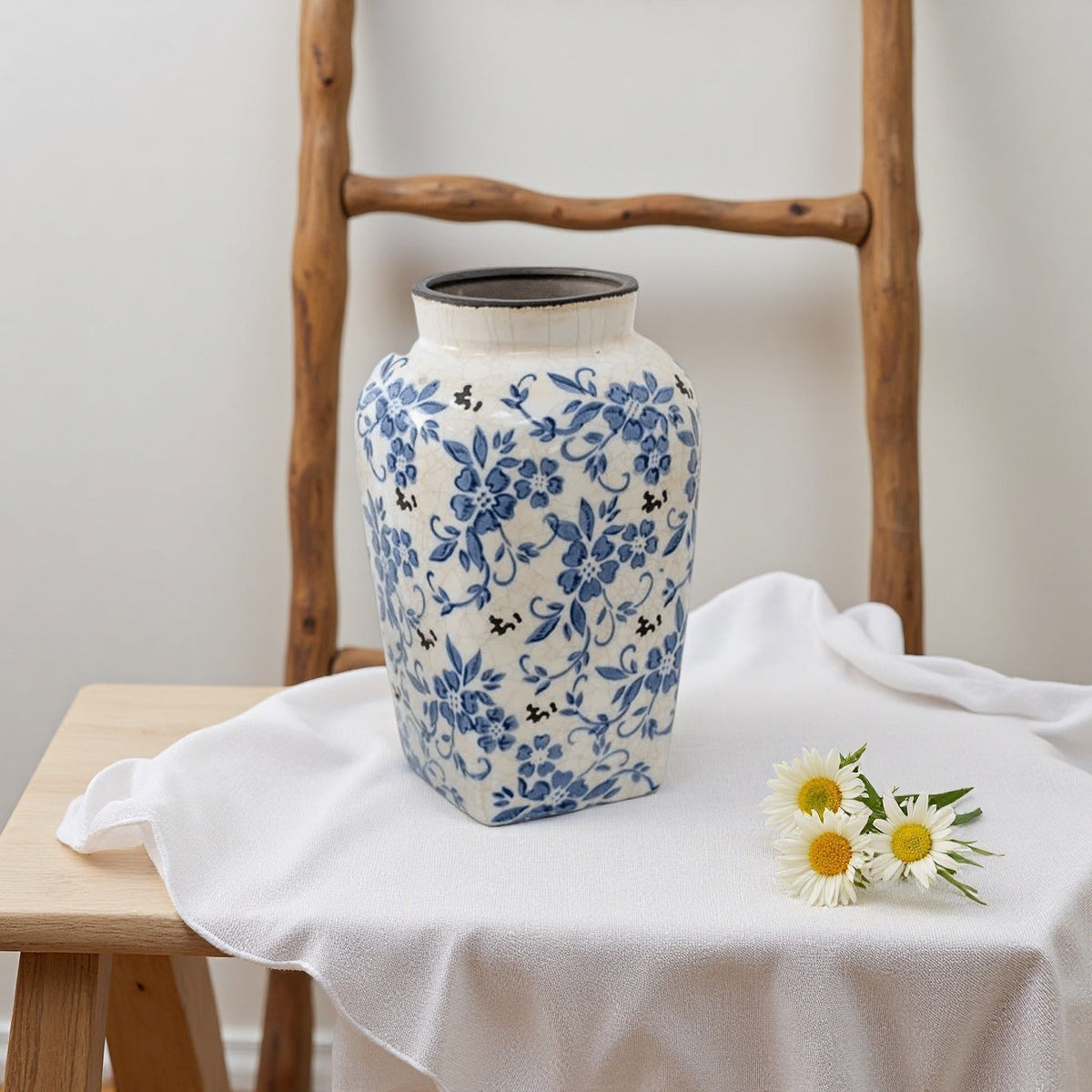 Decorative Country House Vase | Kelmera