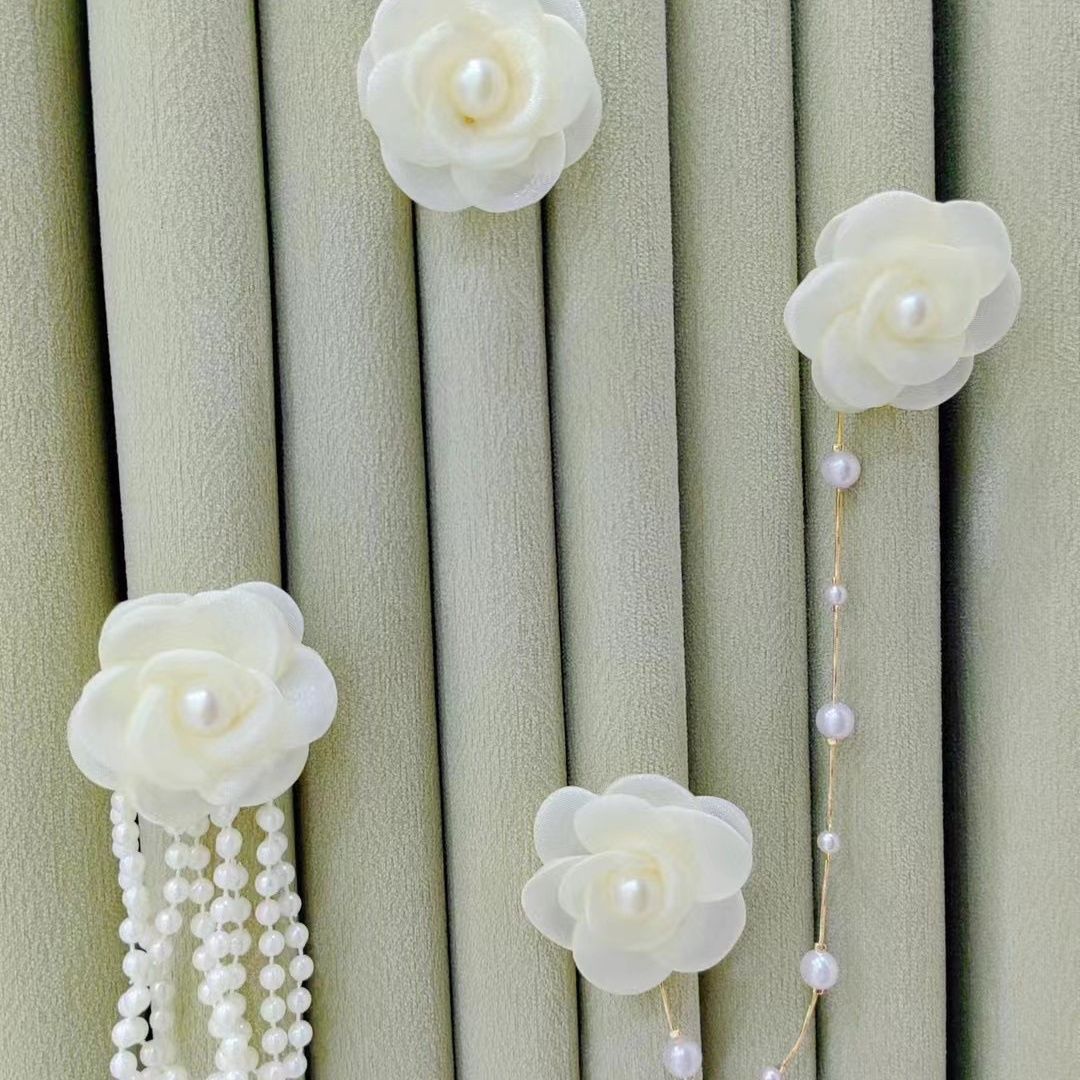 Decorative Curtain Clip with Flower Design | Kelmera