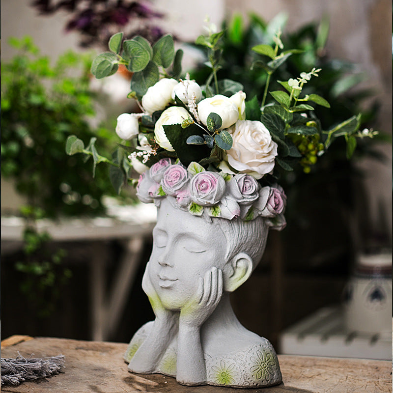 Decorative Head with Rosary | Kelmera