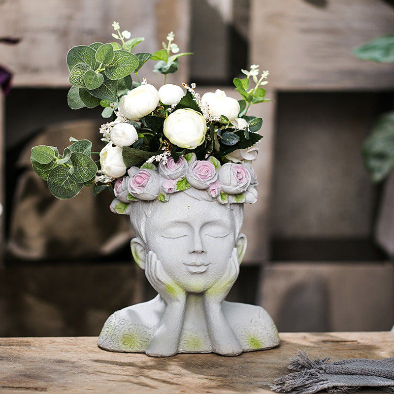 Decorative Head with Rosary | Kelmera