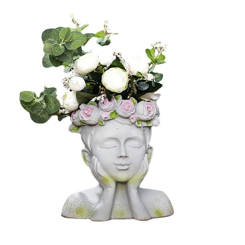 Decorative Head with Rosary | Kelmera