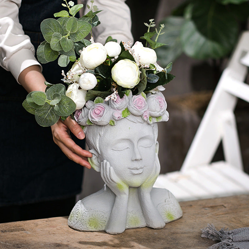 Decorative Head with Rosary | Kelmera