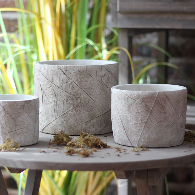 Decorative Plant Container made of Handmade Ceramic with Leaf Pattern | Kelmera