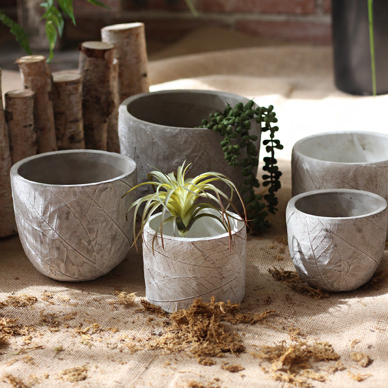 Decorative Plant Container made of Handmade Ceramic with Leaf Pattern | Kelmera