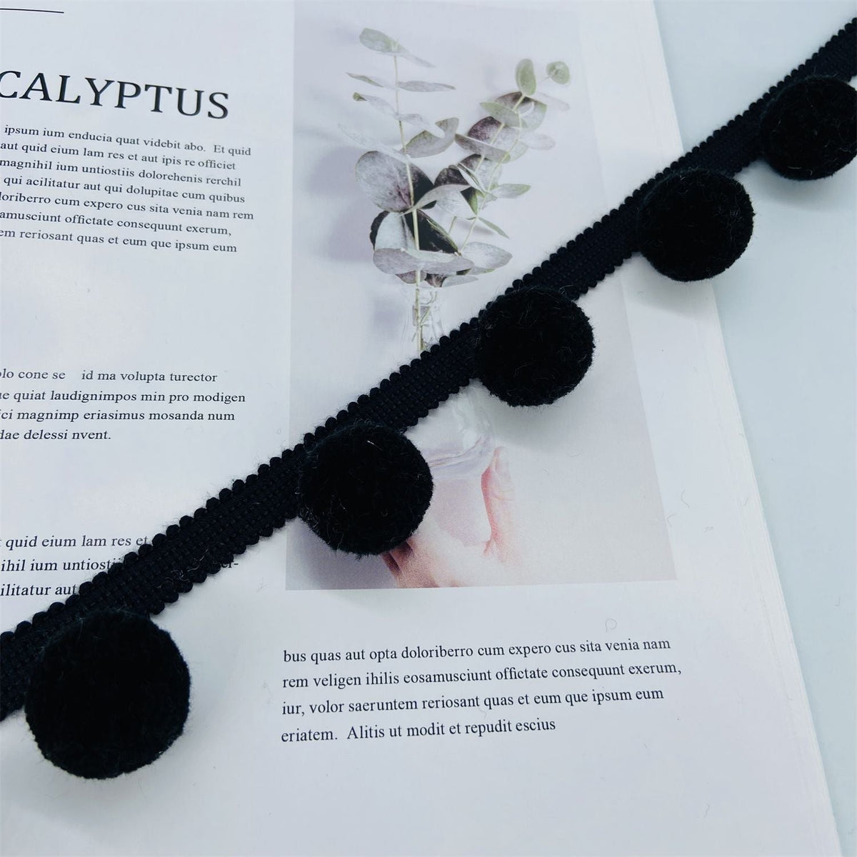 Decorative Pompon Trim Black-White | Kelmera