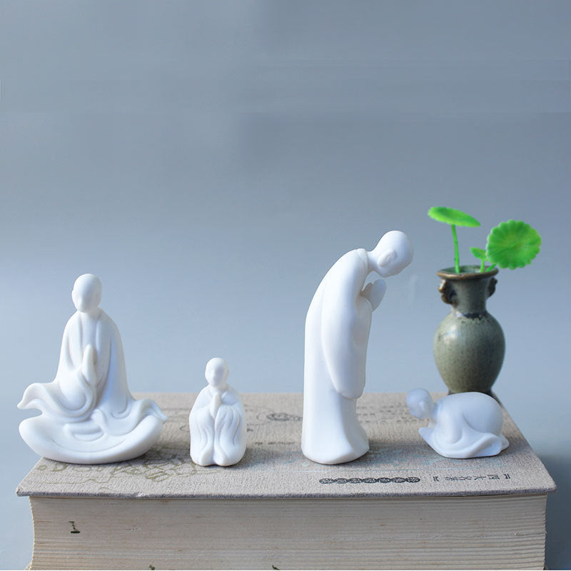 Decorative Porcelain Figurine | Kelmera