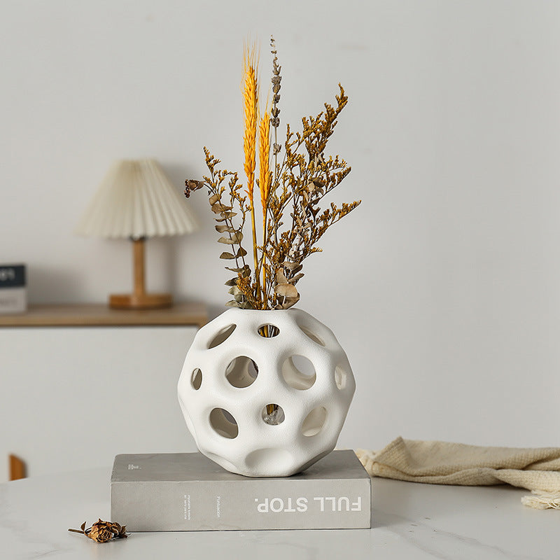 Decorative Sculptural Vase | Kelmera