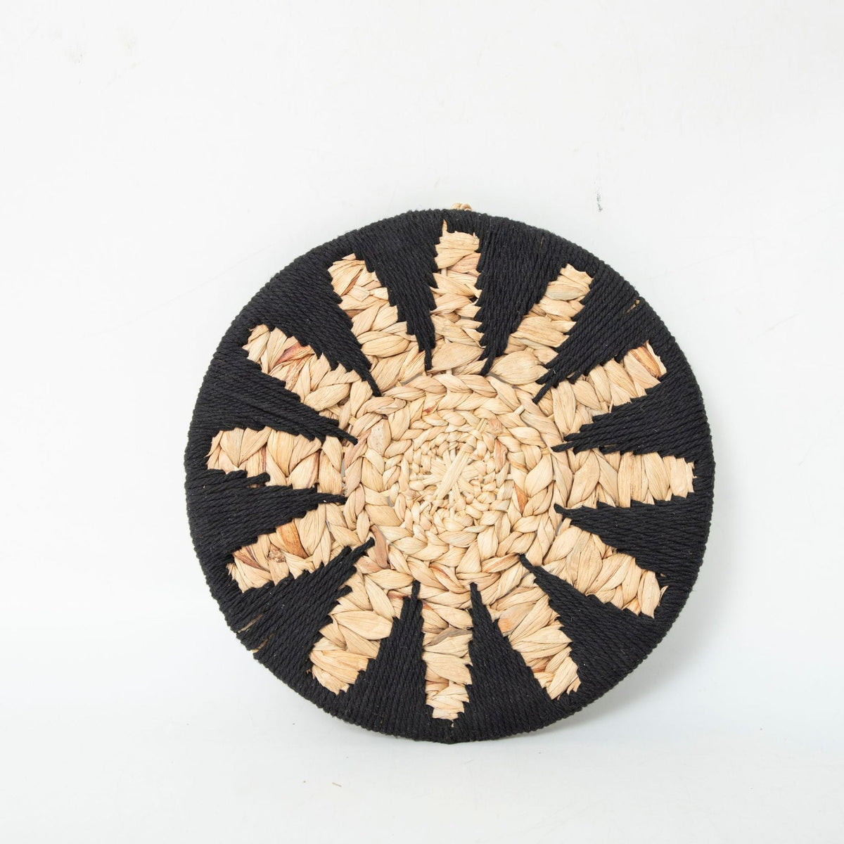 Decorative Table Coaster made of Woven Rattan | Kelmera
