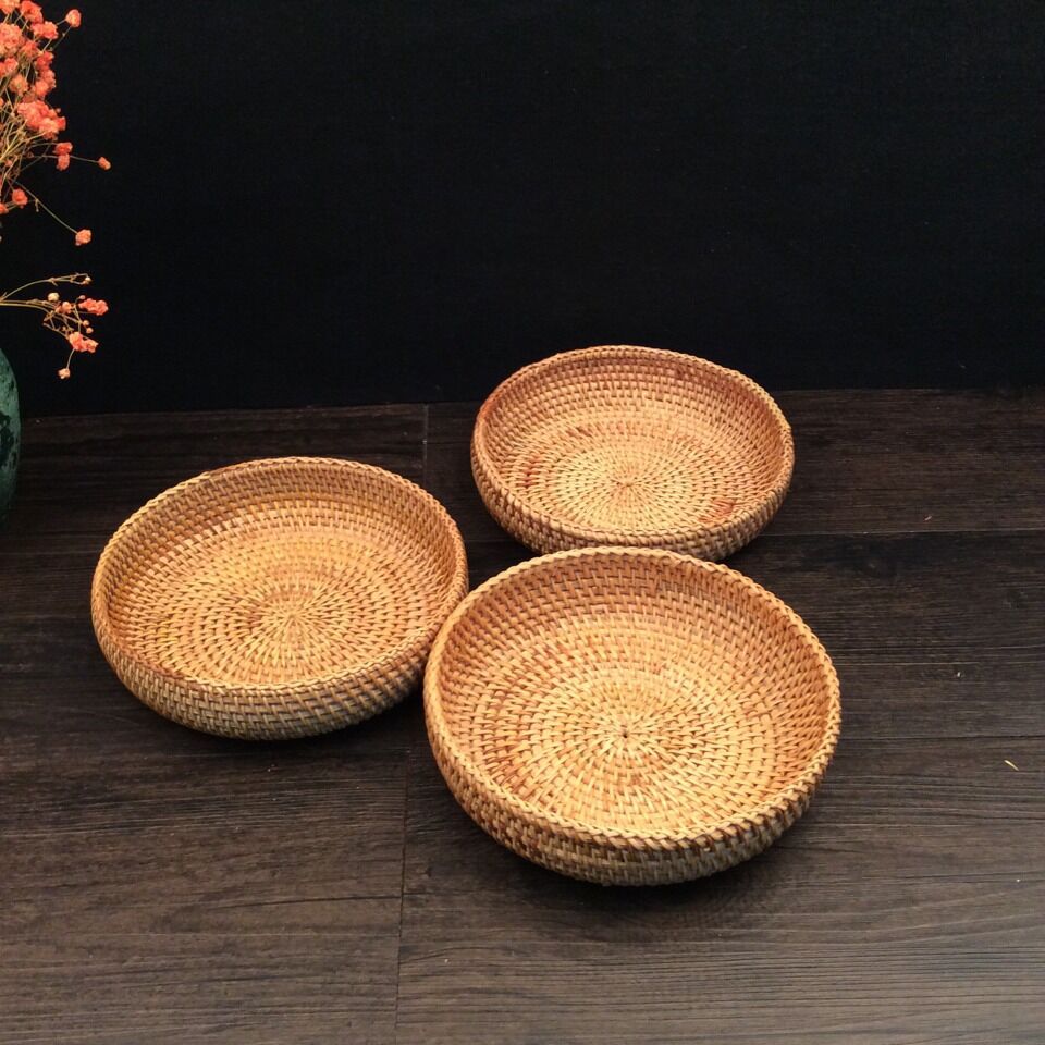 Delicate Serving Platter made of Handcrafted Rattan | Kelmera
