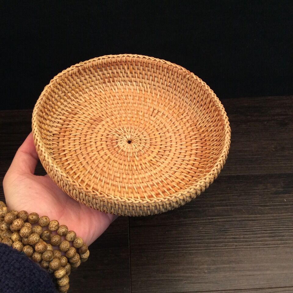 Delicate Serving Platter made of Handcrafted Rattan | Kelmera