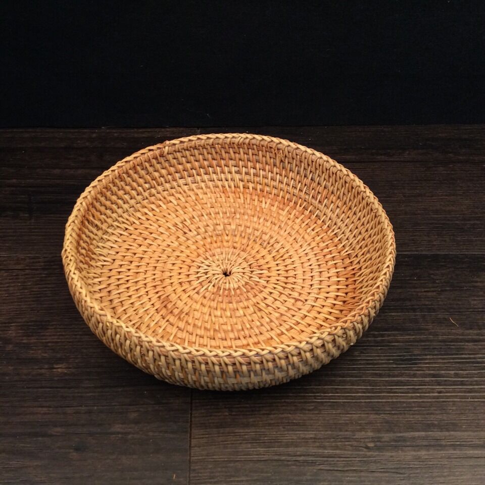 Delicate Serving Platter made of Handcrafted Rattan | Kelmera