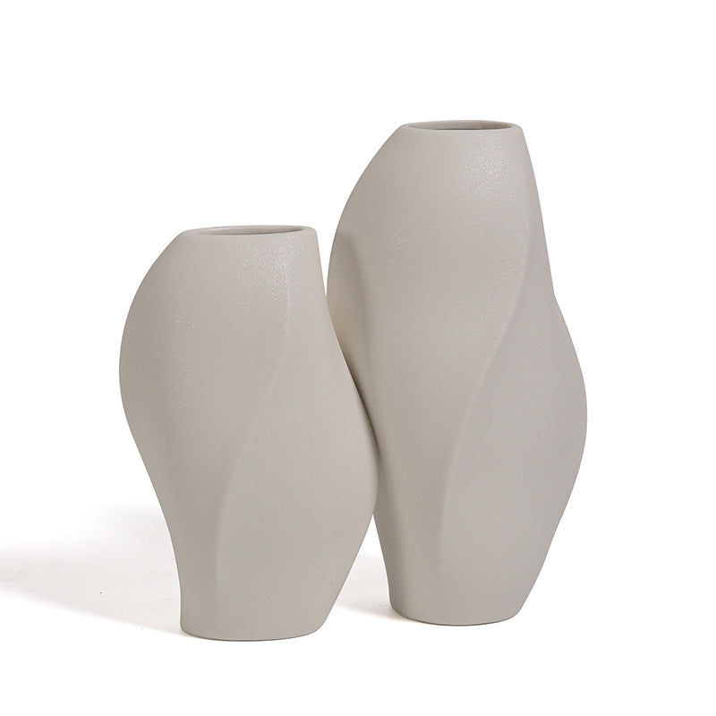 Elegant and Contemporary Ceramic Vase | Kelmera