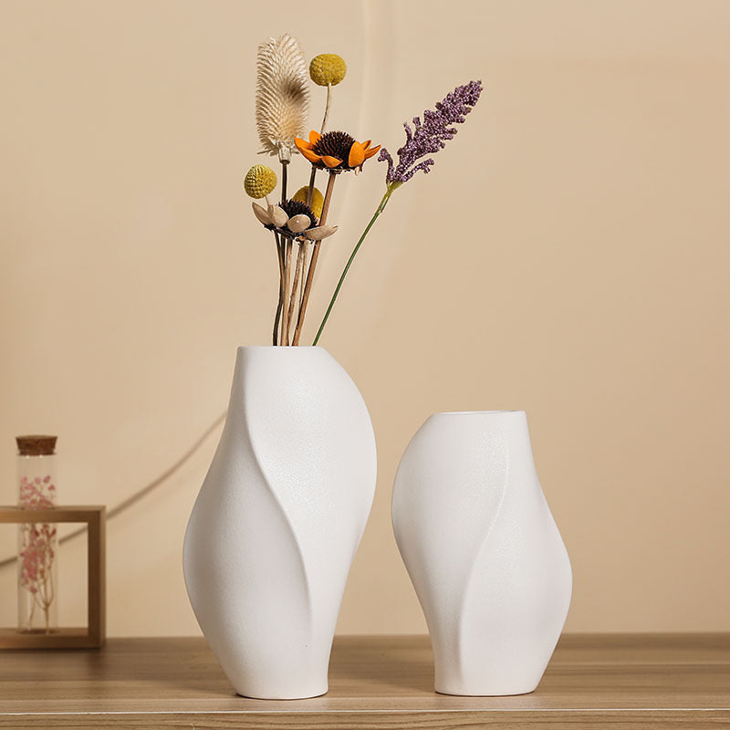 Elegant and Contemporary Ceramic Vase | Kelmera