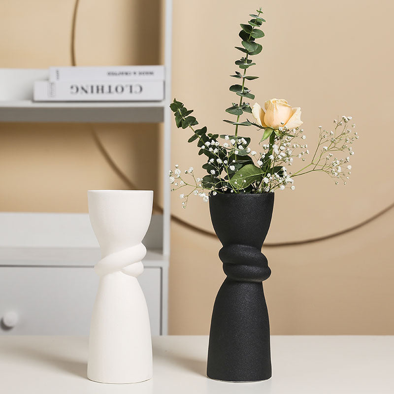 Elegant and Contemporary Ceramic Vase | Kelmera