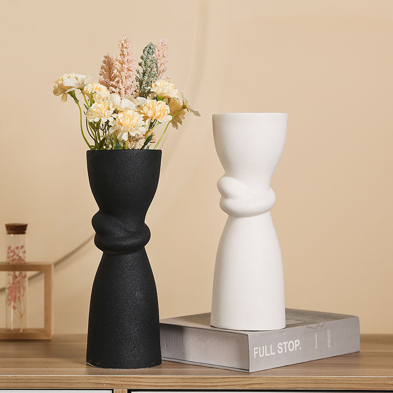 Elegant and Contemporary Ceramic Vase | Kelmera