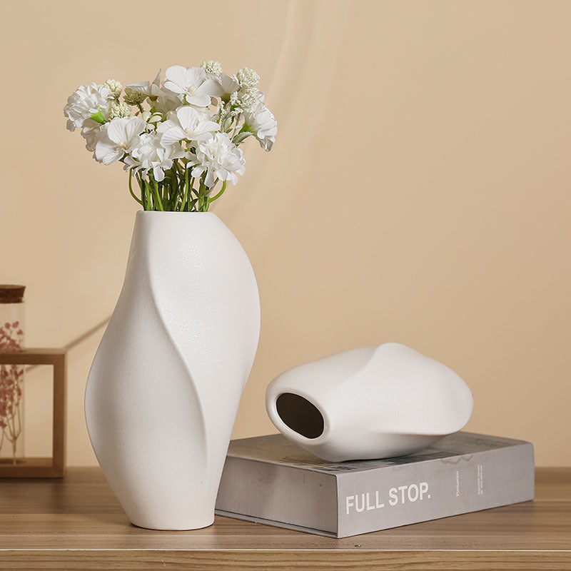 Elegant and Contemporary Ceramic Vase | Kelmera
