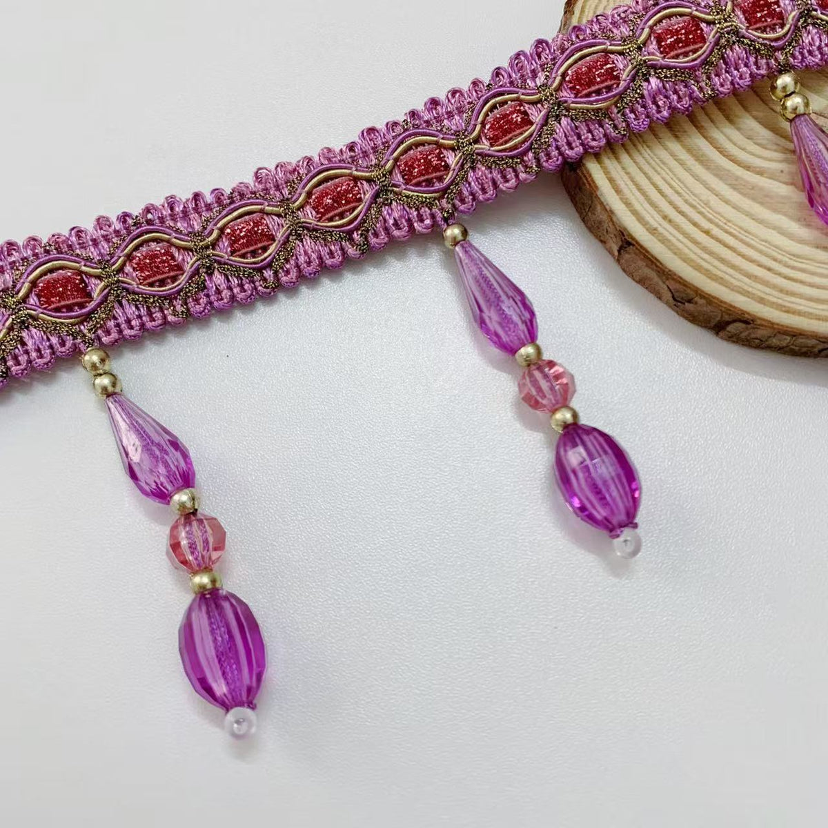 Elegant and Eye-Catching Trimming with Glass Crystals | Kelmera