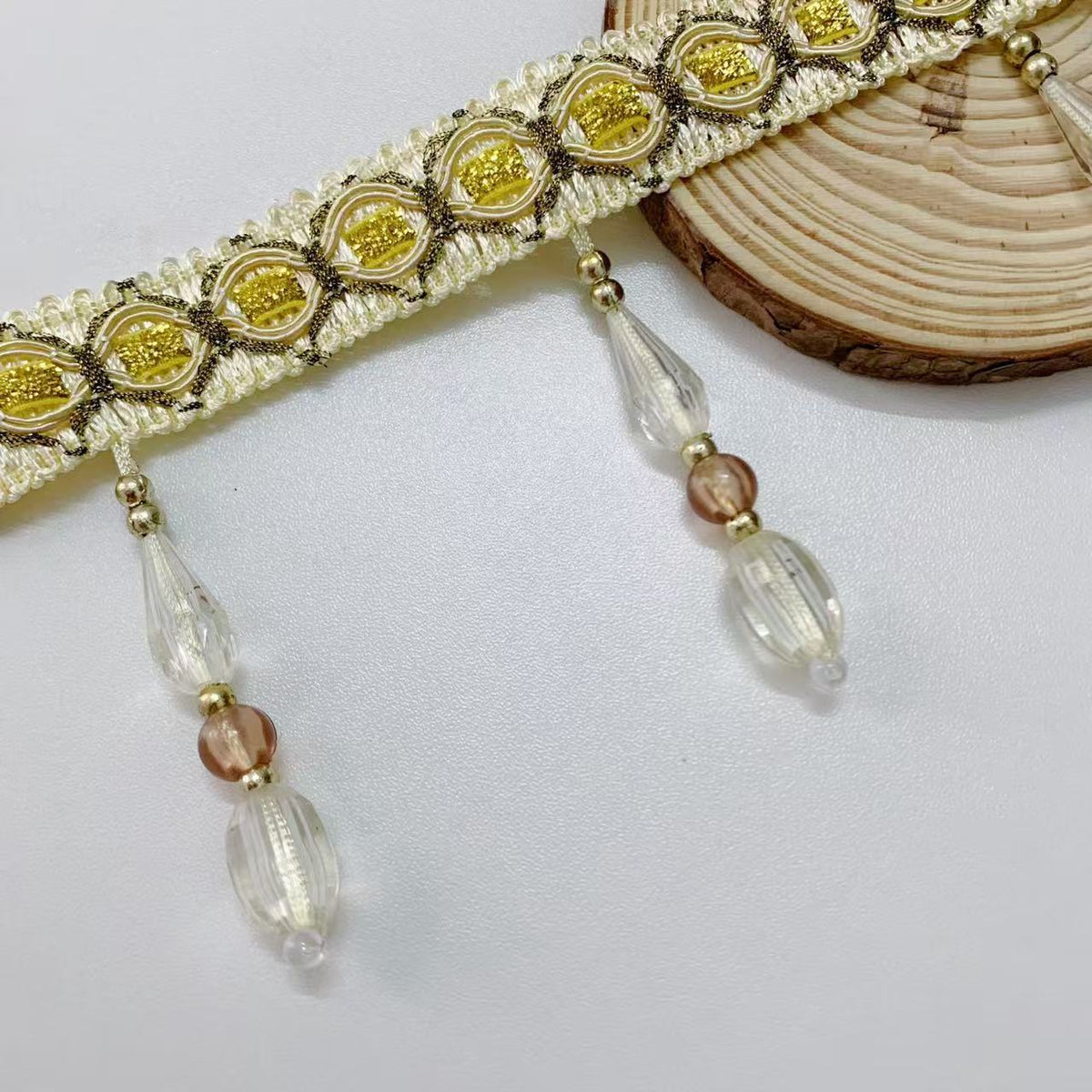 Elegant and Eye-Catching Trimming with Glass Crystals | Kelmera