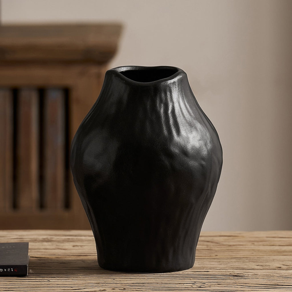 Elegant and Modern Ceramic Vase White Black | Kelmera