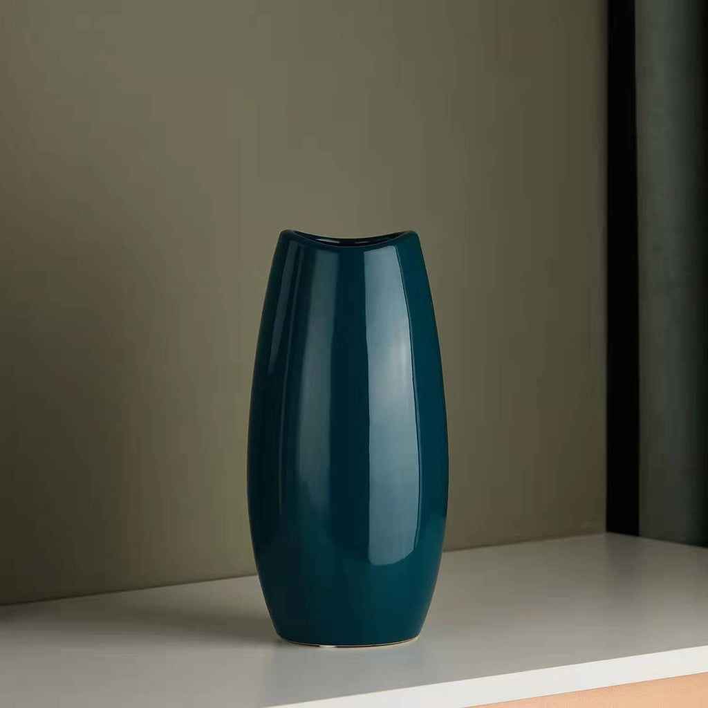 Elegant Ceramic Vase in Modern Design | Kelmera