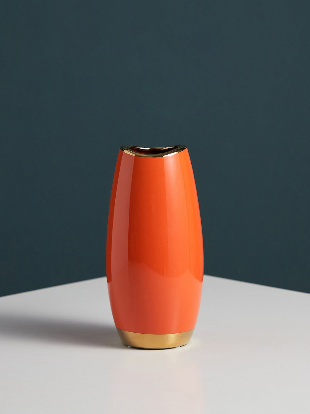 Elegant Ceramic Vase in Modern Design | Kelmera