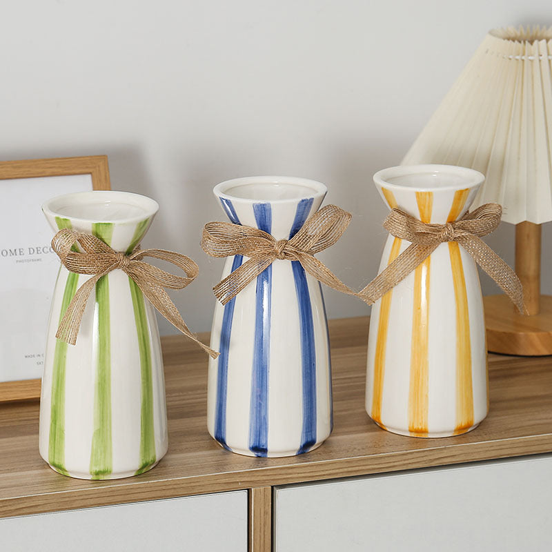 Elegant Ceramic Vase in Vintage Style | Kelmera