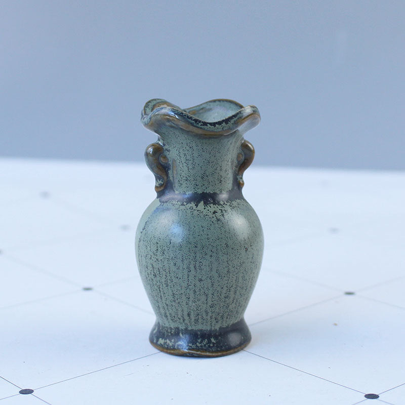 Elegant Ceramic Vase with Artistic Design | Kelmera