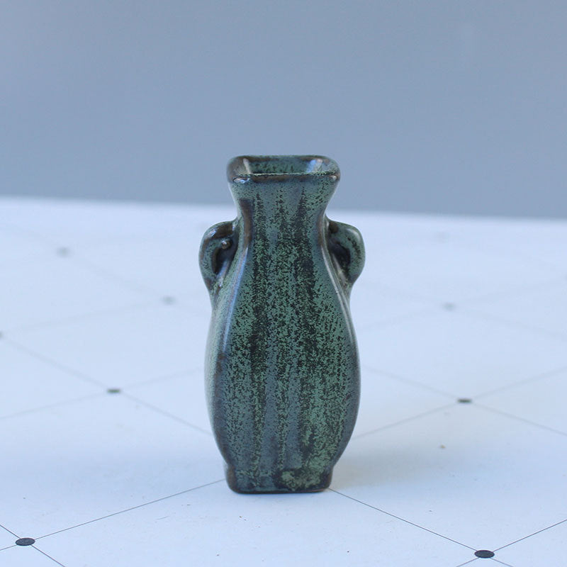 Elegant Ceramic Vase with Artistic Design | Kelmera