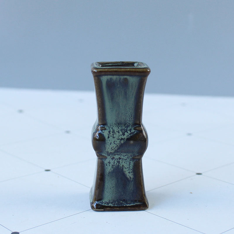 Elegant Ceramic Vase with Artistic Design | Kelmera